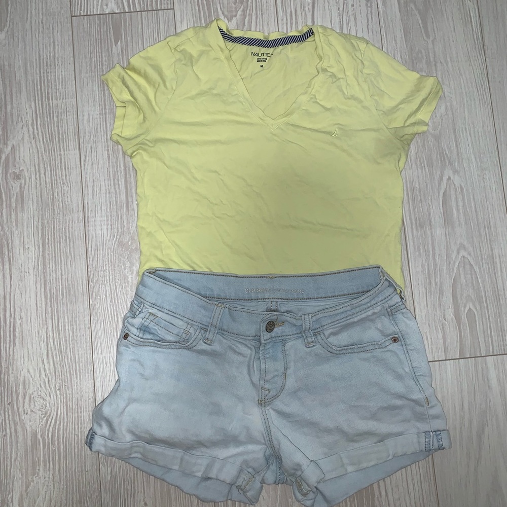 Old navy light wash boyfriend jean shorts size 2